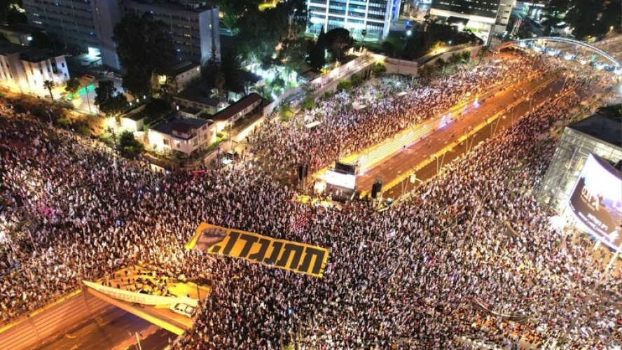للأسبوع الـ26 .. مئات الآلاف يتظاهرون في تل أبيب ضد خطة نتنياهو لإصلاح القضاء