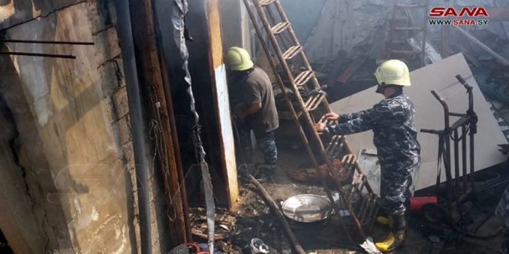 السيطرة على حريق نشب ضمن منزل عربي بحي القنوات بدمشق