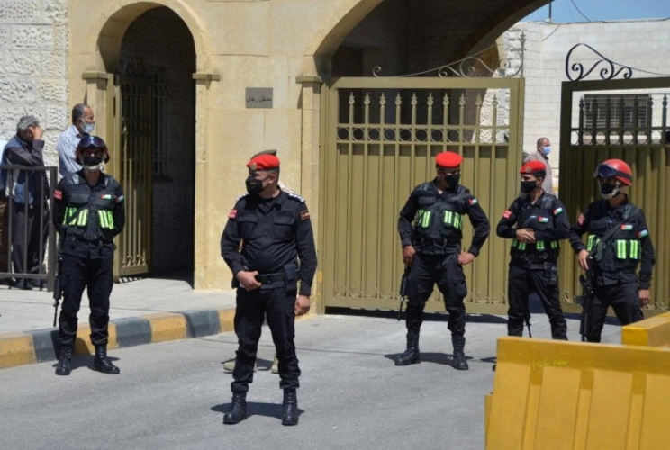الأردن يعلن مقتل 3 مطلوبين بقضية مقتل رجال شرطة خلال احتجاجات الحسينية