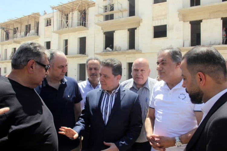 وزير الإسكان يتفقد مراحل العمل في المشاريع السكنية بضاحيتي الحيدرية والمعصرانية