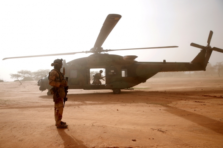 هبوط طائرة عسكرية فرنسية في النيجر رغم إغلاق المجال الجوي على اثر الاطاحة بالرئيس الموالي لفرنسا