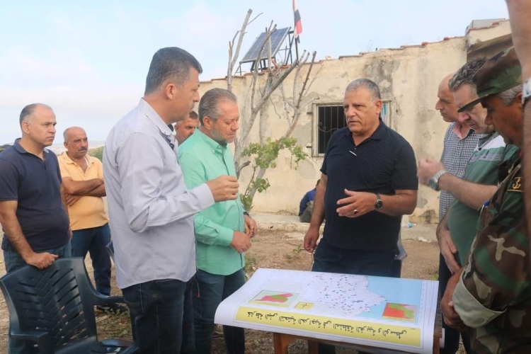 وزير الزراعة المهندس محمد حسان قطنا ومحافظ اللاذقية المهندس عامر هلال في جولة على المواقع التي لاتزال النيران فيها مشتعلة.