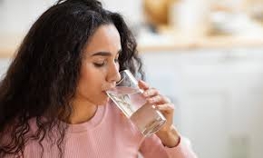 وفاة امريكية بسبب شرب لترين من الماء خلال 20 دقيقة