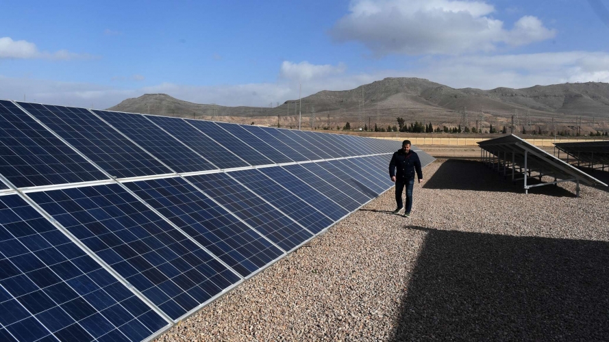الدفاع الإيرانية تدشن المرحلة الأولى من مشروع توليد الطاقة الشمسية
