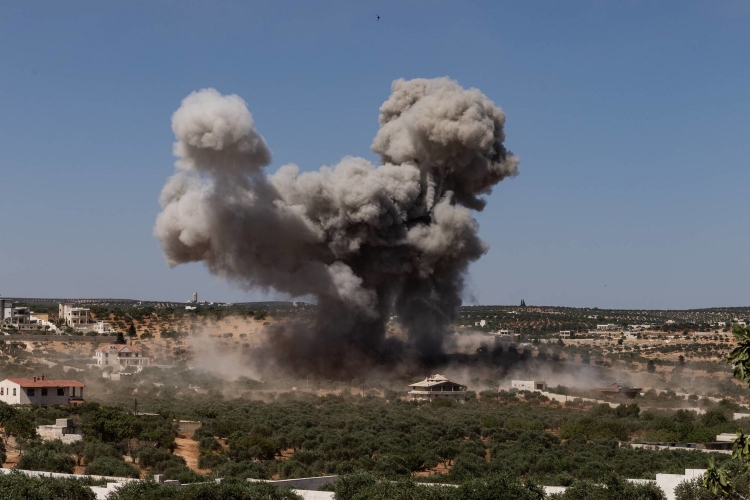 تدمير مقرات للجماعات الارهابية بشكل كامل في إدلب بضربات صاروخية للجيش السوري وغارات روسية