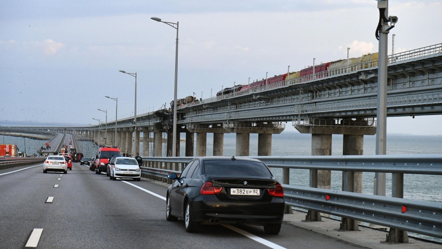 استئناف حركة مرور المركبات على جسر القرم