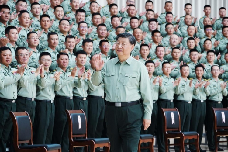 الرئيس الصيني يدعو قوات بلاده للاستعداد للقتال بشكل أقوى