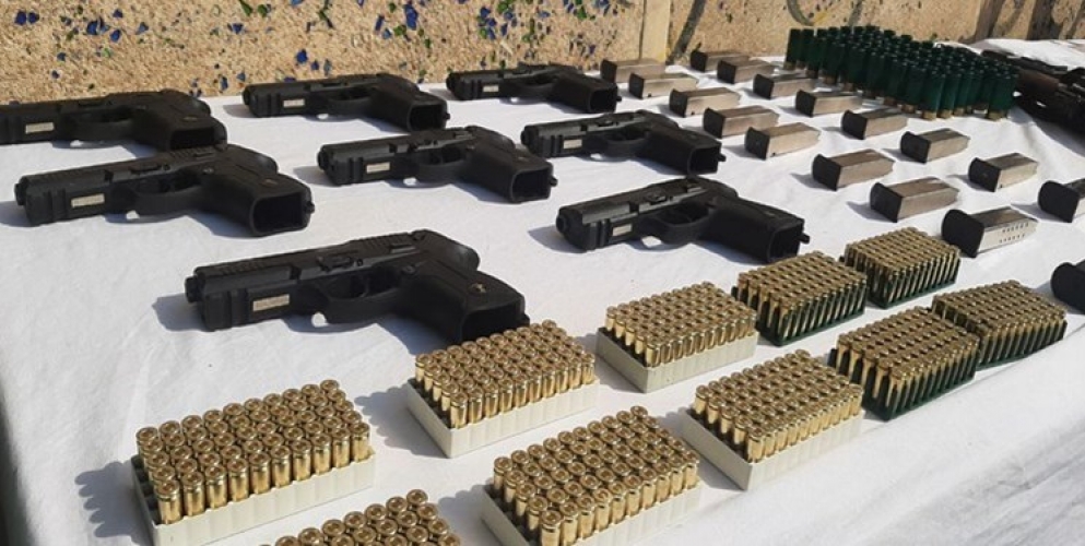 الأمن الايراني يفكك عصابة لتهريب الأسلحة في مدينة (باوة) المحاذية للعراق