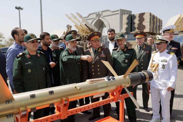 إيران تكشف عن سلاح جديد يثير مخاوف الغرب