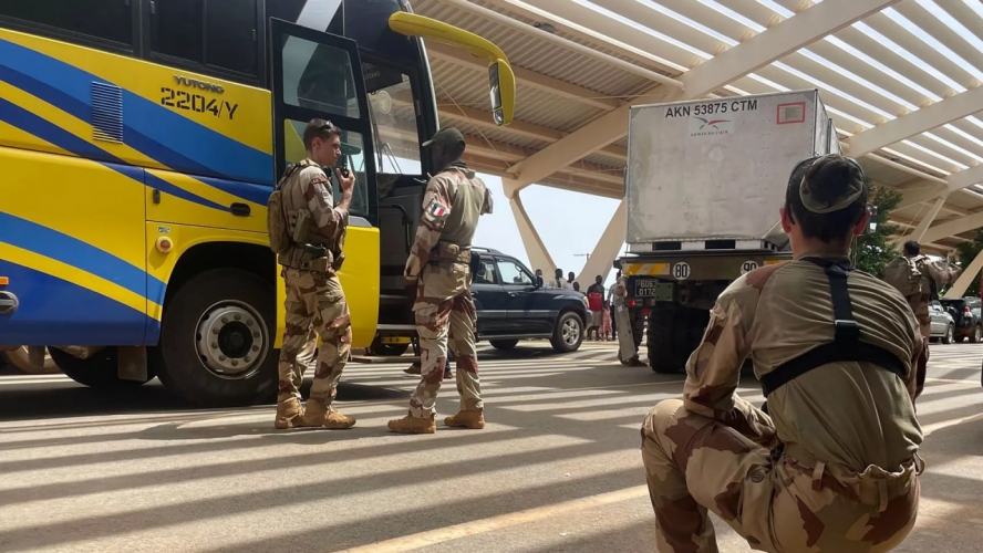المجلس الانتقالي في النيجر يمنع الطائرات الفرنسية من عبور مجال البلاد الجوي