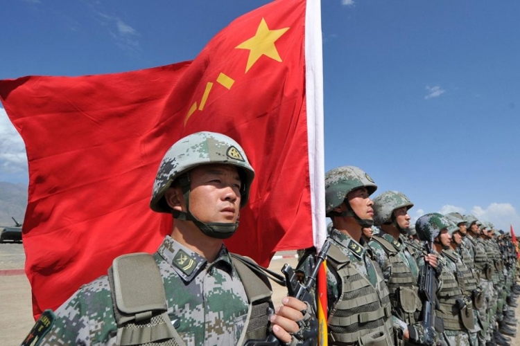 الجيش الصيني يدعو الولايات المتحدة إلى الكف عن عسكرة الفضاء السيبراني و إتهام الصين