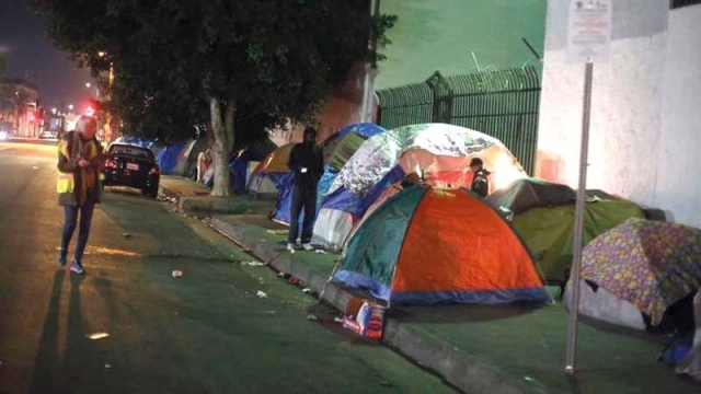 فوكس نيوز: مدينة سان فرانسيسكو الأمريكية سحقها المشردون في الشوارع والمخدرات