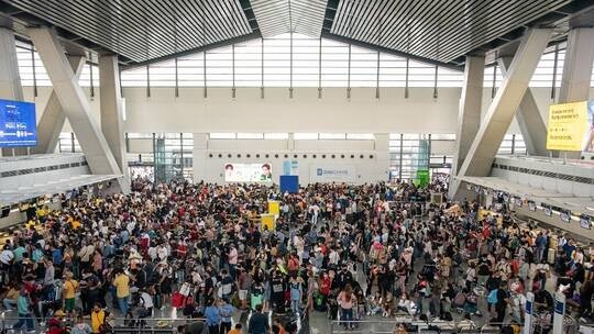 الفلبين تضع 42 مطارا في حالة تأهب قصوى بعد تهديدات بوجود قنابل