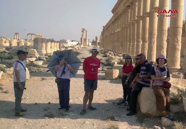 سياح صينيون: تدمر جوهرة تاريخية في قلب البادية السورية