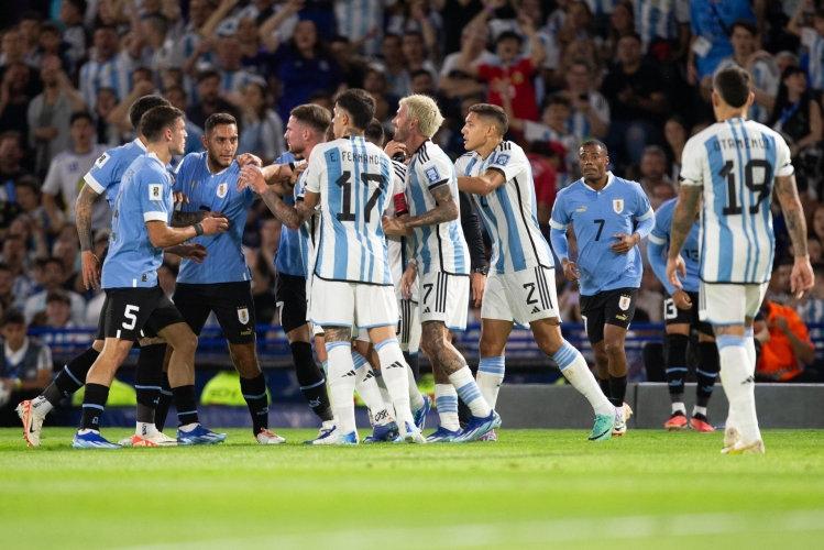 الأرجنتين تتلقى أول خسارة في التصفيات المؤهلة لمونديال 2026 بكرة القدم