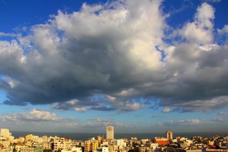 طقس الغد.. الجو غائم جزئياً بشكل عام وغائم ماطر على المنطقة الساحلية