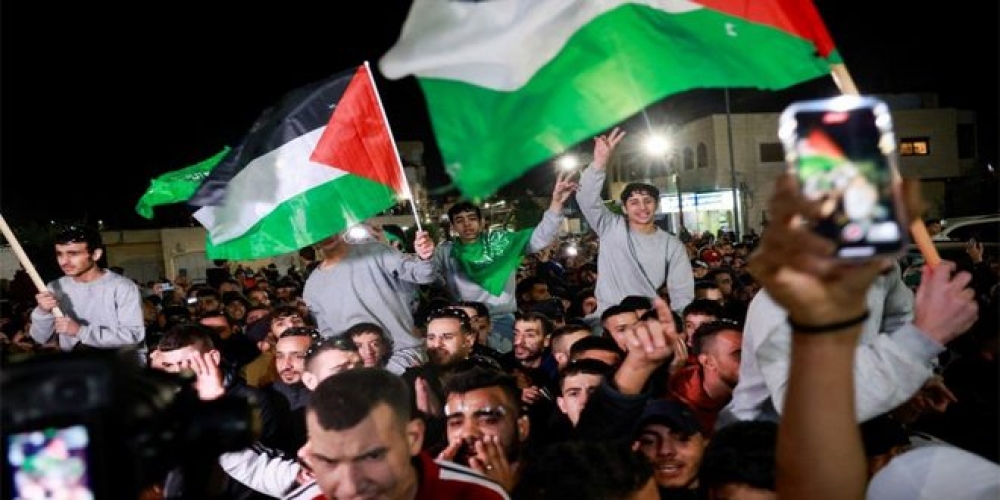 33 أسيراً فلسطينياً جديداً يعانقون الحرية