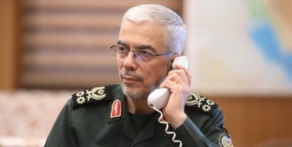اللواء باقري يؤكد لوزير الدفاع السعودي استعداد طهران لتطوير العلاقات العسكرية مع الرياض