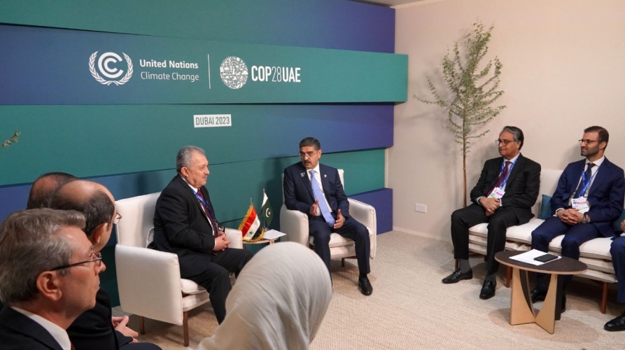 رئيس مجلس الوزراء حسين عرنوس يلتقي نظيره الباكستاني أنوار الحق كاكر، وذلك على هامش أعمال القمة العالمية للعمل المناخي