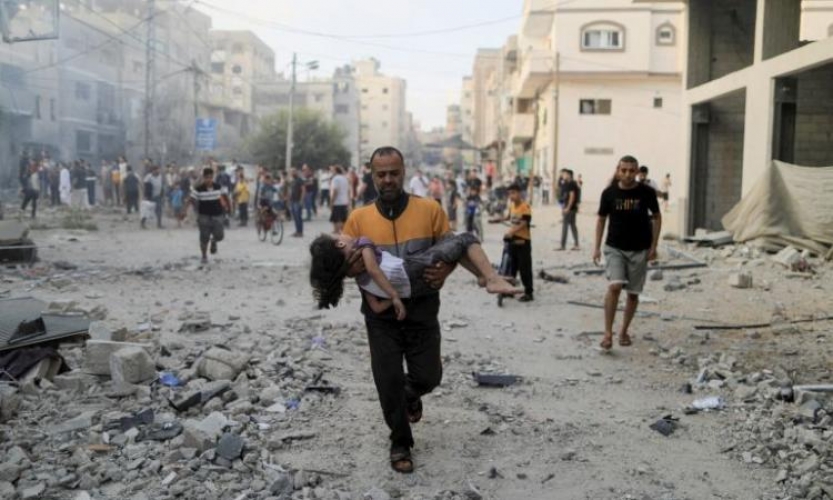 استشهاد وإصابة عشرات الفلسطينيين جراء قصف الاحتلال وسط وجنوب قطاع غزة