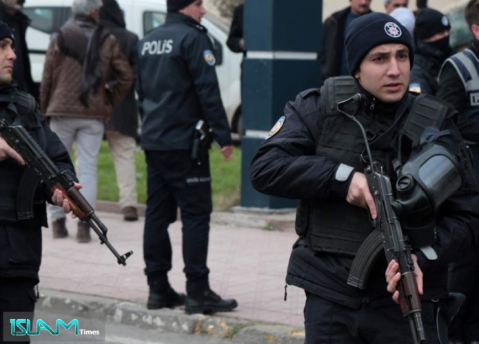 مسلح يقتحم مقر شركة جميع منتجاتها داعمة لجيش الاحتلال الاسرائيلي  بولاية كوجالي التركية