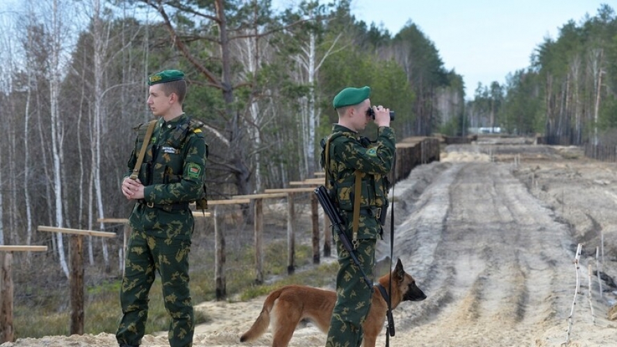أوكرانيا تحشد أكثر من مئة ألف عسكري على حدود بلاروس