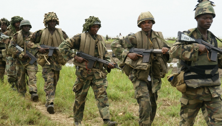 مقتل 23 جندياً نيجيريا وإصابة 17 بكمين إرهابي غربي البلاد