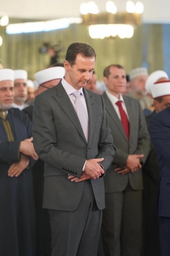 الرئيس الأسد يؤدي صلاة عيد الفطر السعيد في رحاب جامع التقوى بدمشق