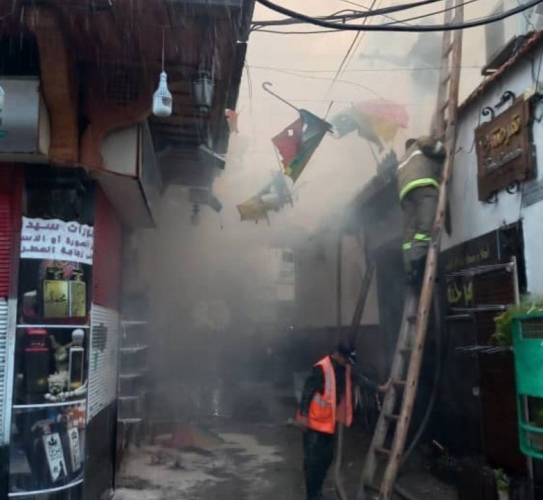 إخماد حريق نشب في منطقة القيميرية بدمشق