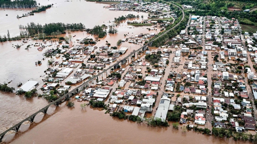 ارتفاع حصيلة ضحايا الفيضانات في البرازيل إلى 126 قتيلاً