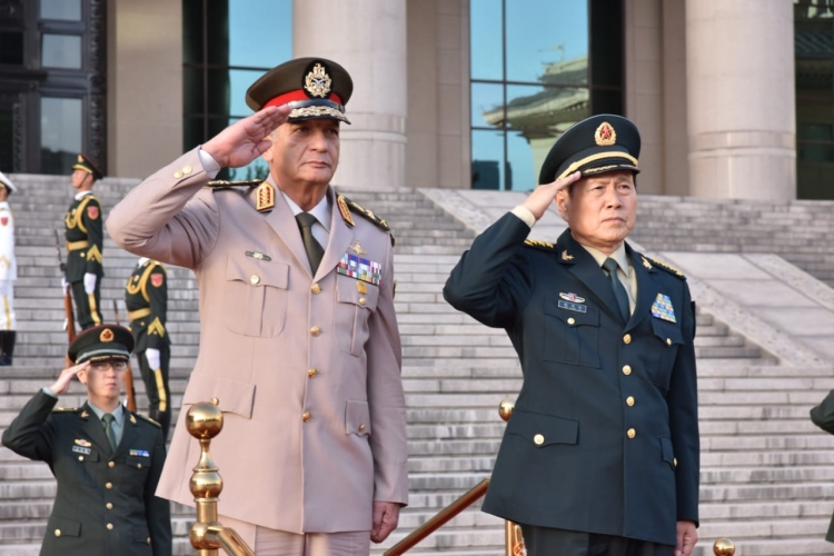 الصين تعتزم استضافة ندوة لكبار الضباط العسكريين من الصين والدول العربية