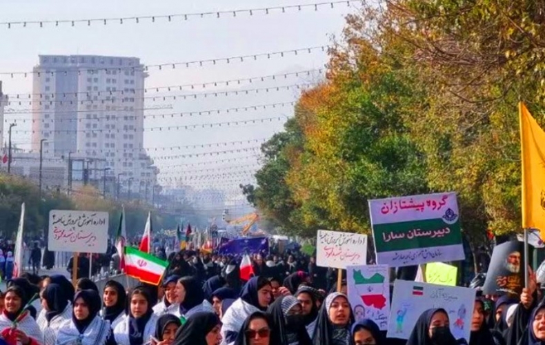 في ذكرى اقتحام السفارة الأمريكية تحت شعار “السائرون نحو القدس”.. مسيرات حاشدة في إيران