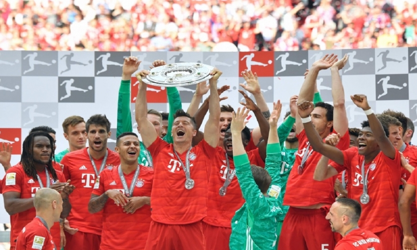 بايرن ميونخ يُتوج رسميًا بالدوري الألماني بعد تعادل باير ليفركوزن مع فرايبورج 