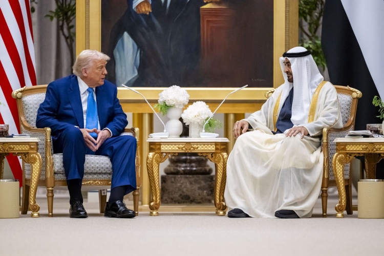 الرئيسان الإماراتي والأمريكي يبحثان العلاقات الإستراتيجية بين البلدين والتطورات الإقليمية