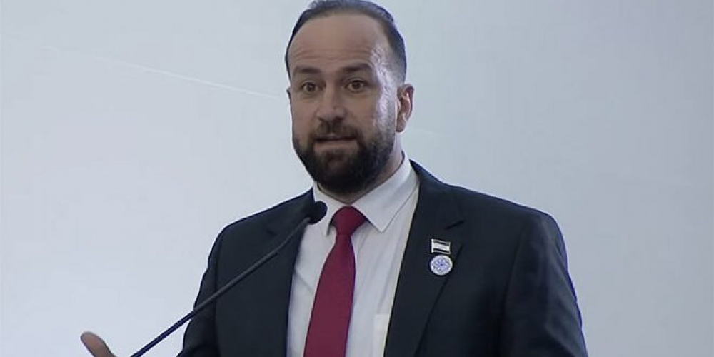 وزير الإعلام.. بتفكيك مخيم الركبان وعودة النازحين يُطوى فصل مأساوي صنعته آلة حرب النظام البائد