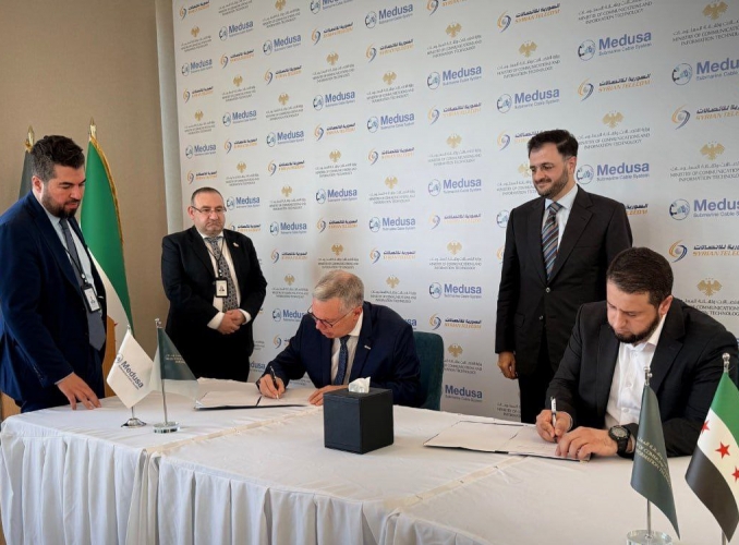 السورية للاتصالات وشركة ميدوسا توقيعان اتفاقية لإنزال أول كابل بحري يربط سوريا بشبكة الاتصالات العالمية السورية للاتصالات وشركة ميدوسا توقيعان اتفاقية لإنزال أول كابل بحري يربط سوريا بشبكة الاتصالات العالمية
