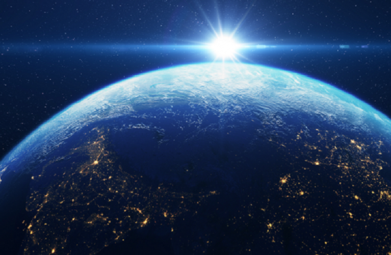 روسيا تطلق أقمارا جديدة لرصد الأرض والأجسام السماوية