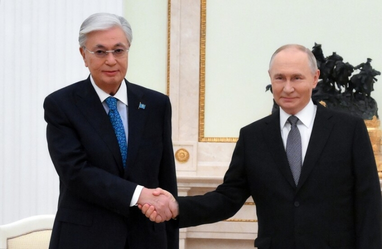 الرئيس الكازاخستاني: نقترب مع روسيا من توقيع اتفاق لبناء محطة نووية في كازاخستان