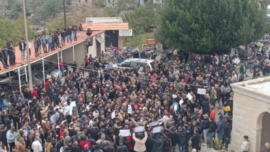 مظاهرات واعتصامات سلمية للعلويين في جبلة واللاذقية وطرطوس وحمص وحماة