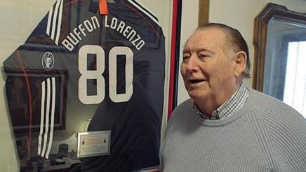 ميلان ينعى الحارس الدولي الإيطالي السابق لورينزو بوفون