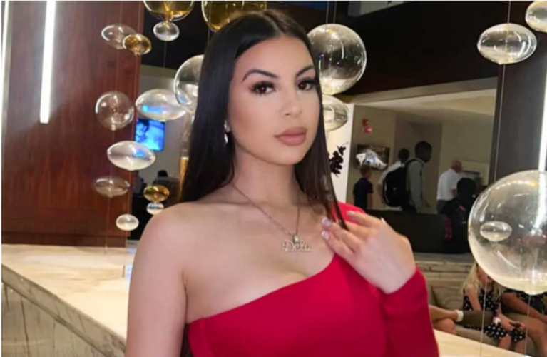 مقتل المغنية اللاتينية الصاعدة دي لاروسا في 