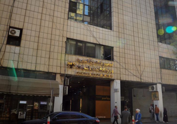 وزارة الاقتصاد السورية تحذر.. عدم الإعلان عن الأسعار يعرض البائع للمخالفة وسحب الترخيص