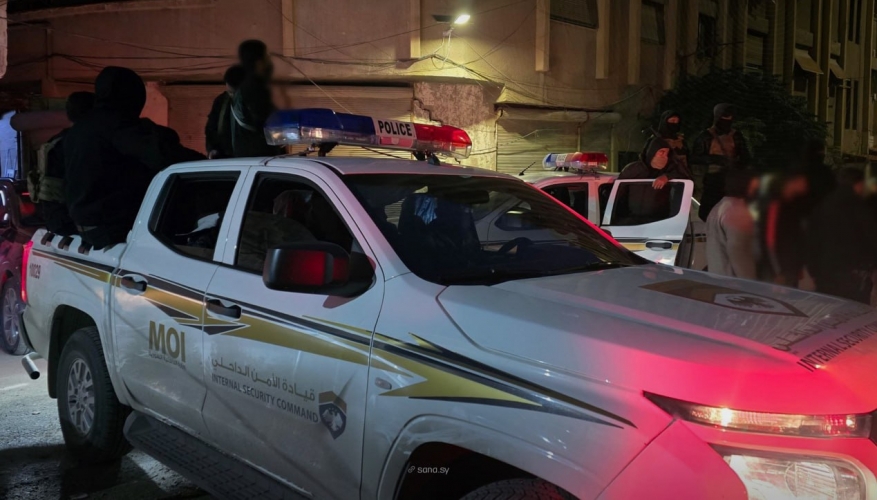 القبض على أحد العناصر المرتبطة بتنظيم داعش الإرهابي في حي دمر بدمشق 