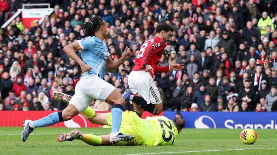 مانشستر يوناتيد يهزم مانشستر سيتي بثنائية نظيفة 