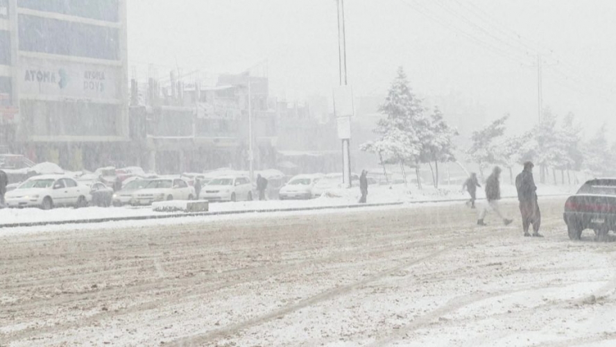 61 قتيلًا في أفغانستان جراء الثلوج الكثيفة والأمطار الغزيرة