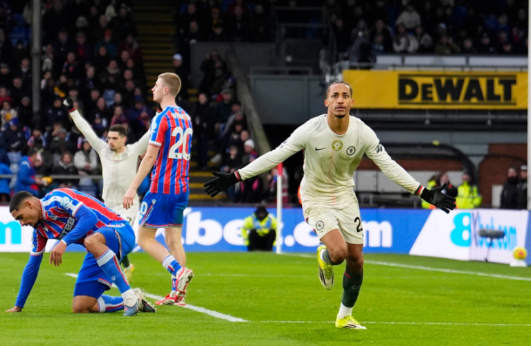 تشيلسي يهزم كريستال بالاس بثلاثية في بطولة الدوري الإنجليزي الممتاز