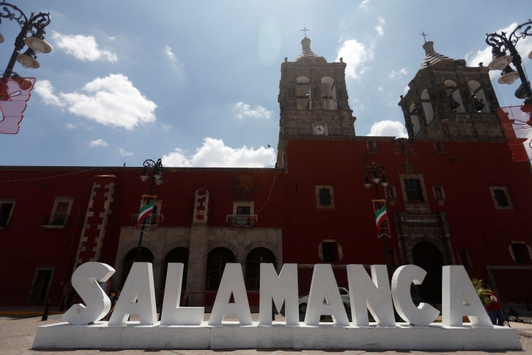 مسلحون يقتلون 11 شخصًا في ملعب كرة قدم بالمكسيك