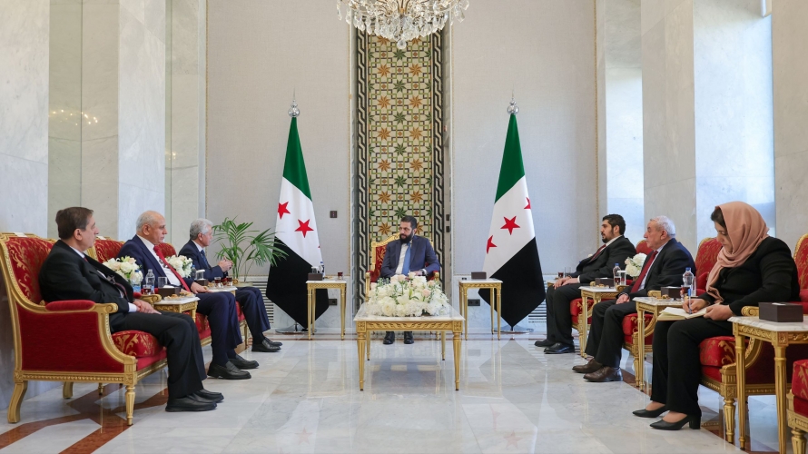 الرئيس الشرع يلتقي وفداً من المجلس الوطني الكردي في قصر الشعب بدمشق