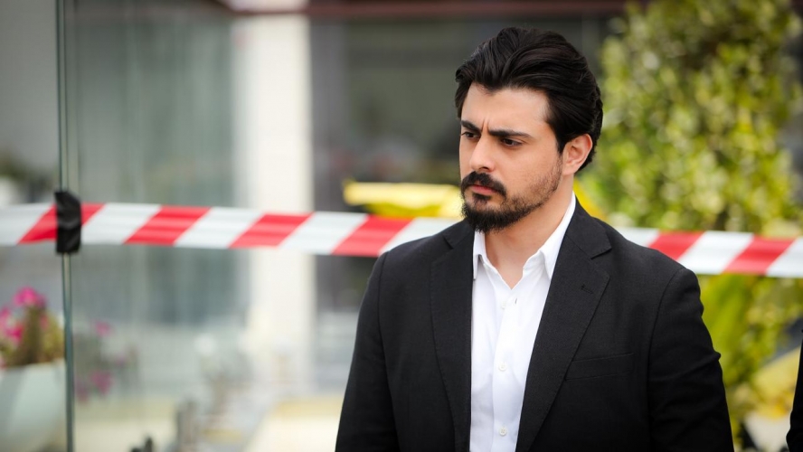 جورج قبيلي يدخل لعبة الغموض في 