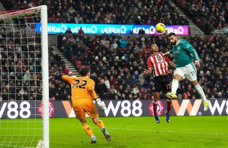 سندرلاند يتلقى هزيمته الأولى أمام ليفربول الدوري الإنجليزي الممتاز